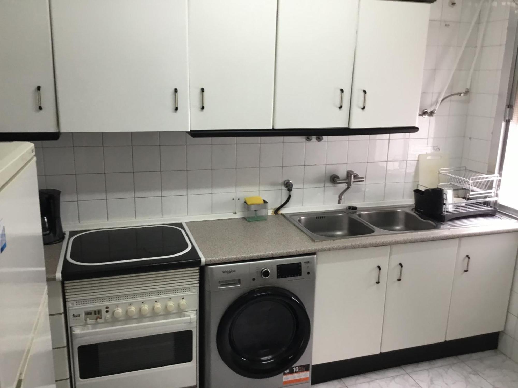 Apartamento Amueblado De 3 *